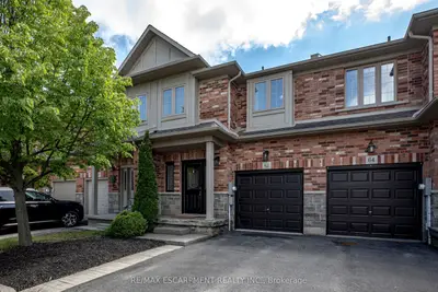 Att/Row/Townhouse in Hamilton