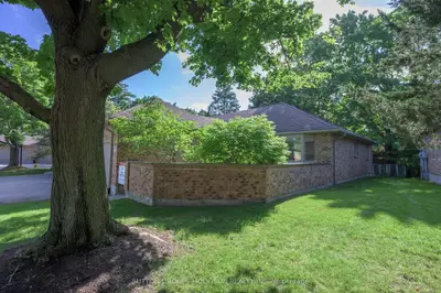 1443 Commissioners Road W 5, London South, On N6k 1e2