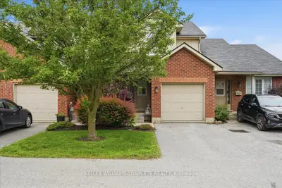 Condo Townhouse in Belleville