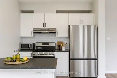 Att/Row/Townhouse in Stittsville - Munster - Richmond
