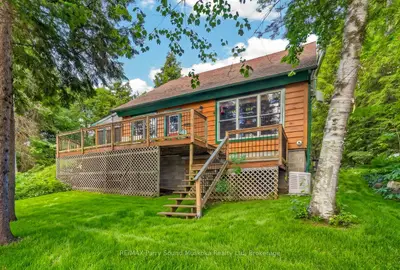 Detached in Whitestone