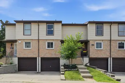 Condo Townhouse in Hamilton