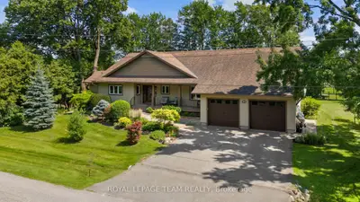 Detached in Blossom Park - Airport and Area