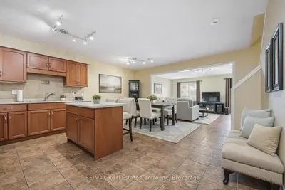 210 Dawn Avenue 38, Guelph, On N1g 5l5