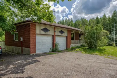 Detached in Puslinch
