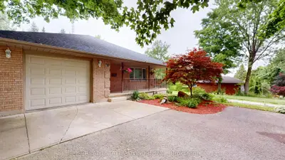 Detached in Woodstock