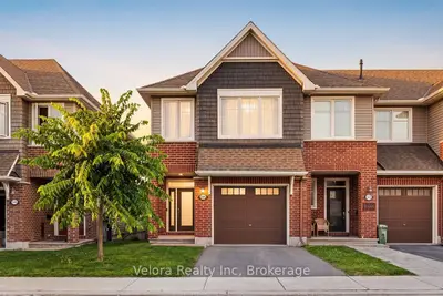 Att/Row/Townhouse in Stittsville - Munster - Richmond