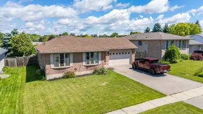 19 Windsor Drive, Brant, On N0e 1n0