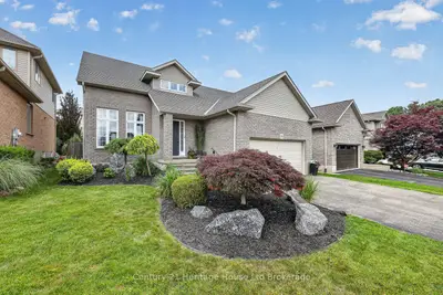 Detached in Woodstock