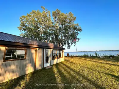 Detached in Prince Edward County