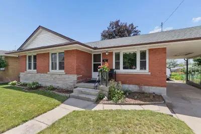 74 Ross Avenue, Kitchener, On N2a 1v3