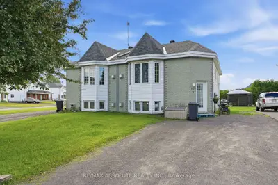 Fourplex in Hawkesbury