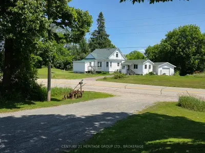 Detached in Front of Leeds & Seeleys Bay