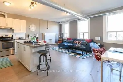 Att/Row/Townhouse in Hamilton
