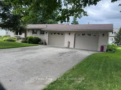 Detached in Minto
