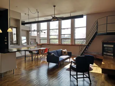 Condo Apartment in Hamilton