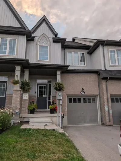 Att/Row/Townhouse in Lincoln