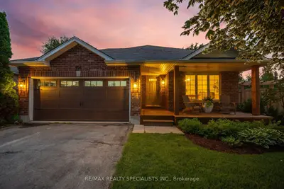 Detached in Centre Wellington