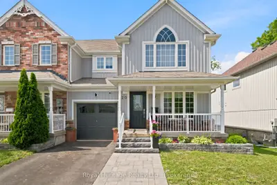 Att/Row/Townhouse in Kawartha Lakes
