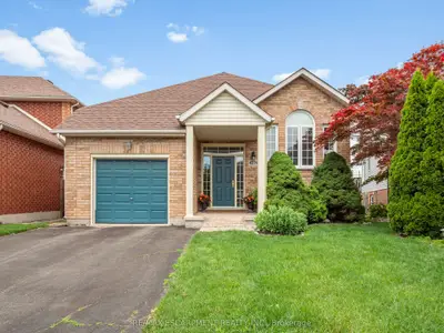 Detached in Niagara Falls