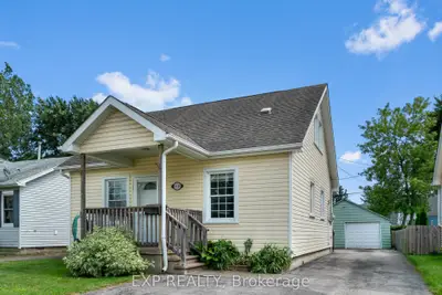 Detached in Niagara Falls
