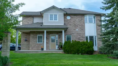 Condo Townhouse in Hamilton
