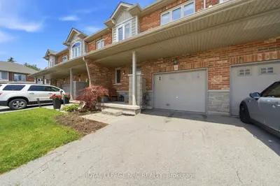 Att/Row/Townhouse in Grimsby