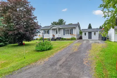 Detached Condo in Russell