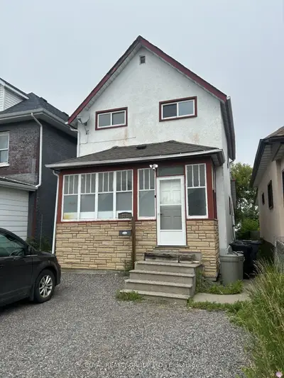 Detached in Thunder Bay