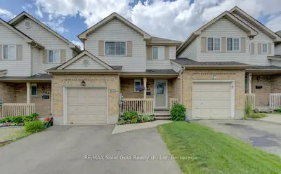 Att/Row/Townhouse in Waterloo