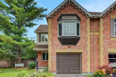 Att/Row/Townhouse in Stittsville - Munster - Richmond