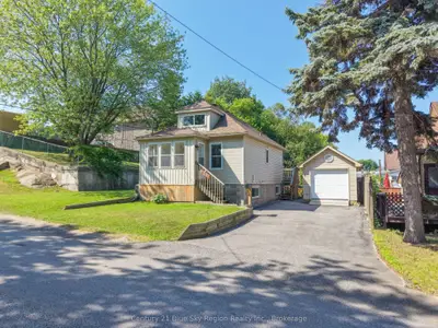 Detached in North Bay