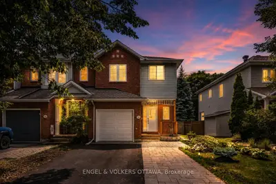 Att/Row/Townhouse in Kanata