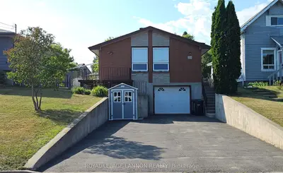 Detached in Thunder Bay