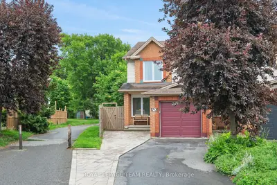 Att/Row/Townhouse in Overbrook - Castleheights and Area