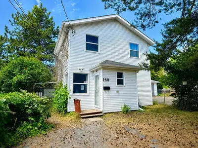 Detached in Thunder Bay