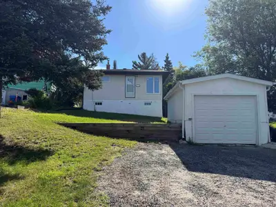 Detached in Kenora
