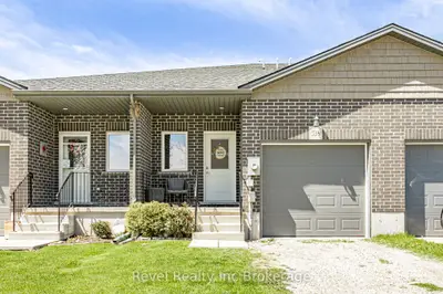 Att/Row/Townhouse in Woodstock