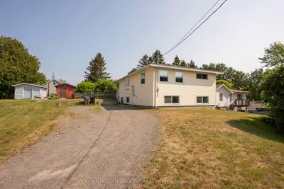 Detached in Thunder Bay