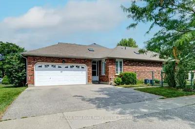 Att/Row/Townhouse in Waterloo