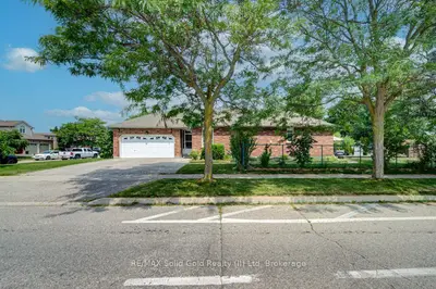 330 Lake Louise Boulevard, Waterloo, On N2v 2h4