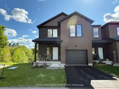 Att/Row/Townhouse in Haldimand