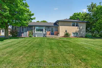 Detached in Frontenac Islands