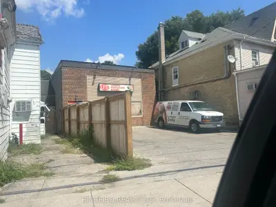 420 Hamilton Road, London East, On N5z 1r9