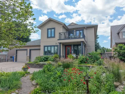 Detached in North Bay