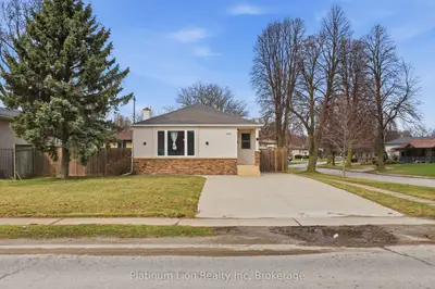 Detached in Niagara Falls