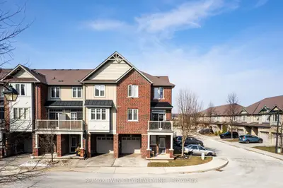 Condo Townhouse in Hamilton