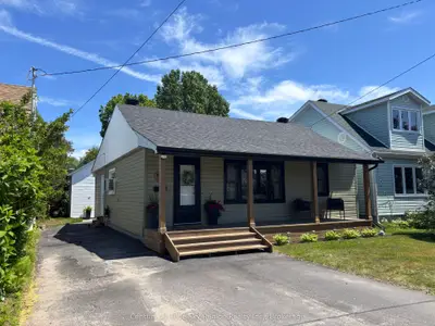 Detached in North Bay