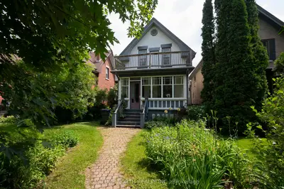 Detached in Thunder Bay