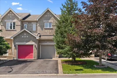 Att/Row/Townhouse in Blossom Park - Airport and Area